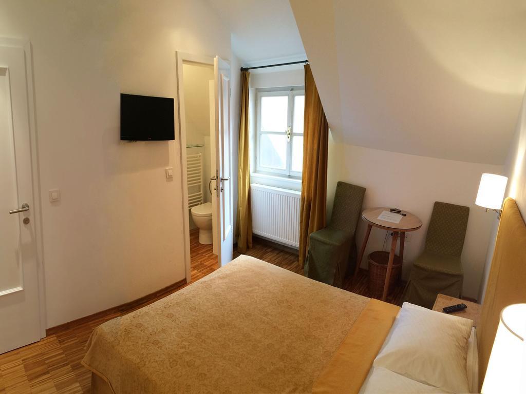 B&B Petra Varl Accommodationリュブリャナ エクステリア 写真