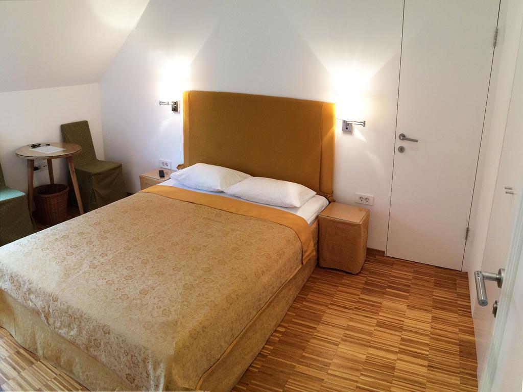 B&B Petra Varl Accommodationリュブリャナ エクステリア 写真